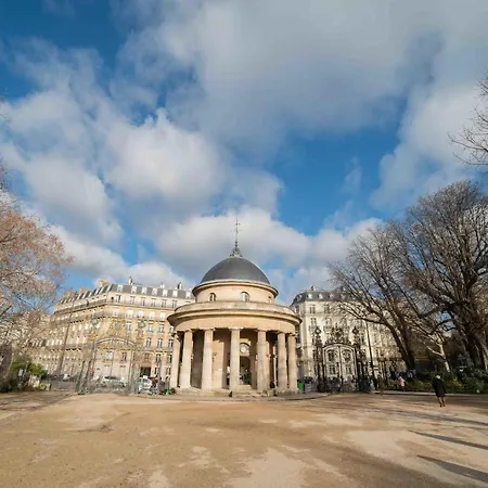 Super Cozy In Front The Parc Monceau Daire *
